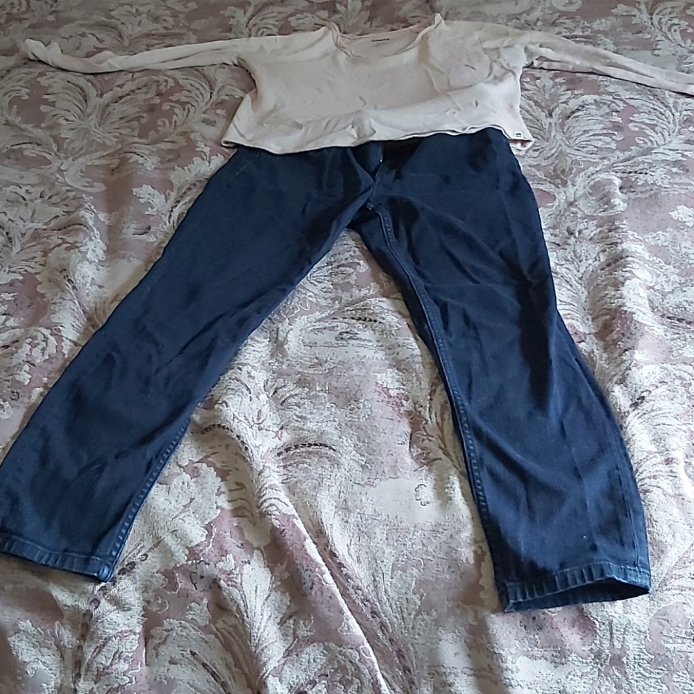 Dark blue "mom" jeans